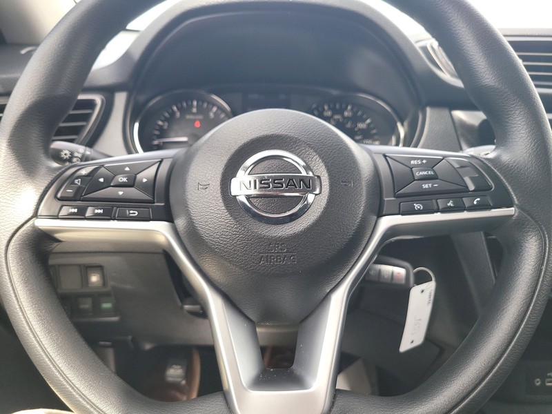 Nissan Rogue Vehicle Full-screen Gallery Image 14