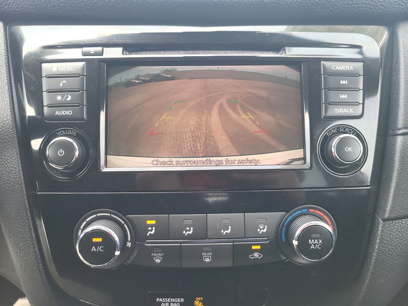 Nissan Rogue Vehicle Full-screen Gallery Image 17