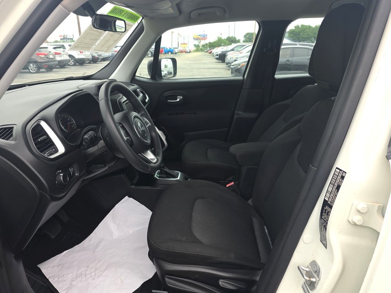 Jeep Renegade Vehicle Full-screen Gallery Image 09