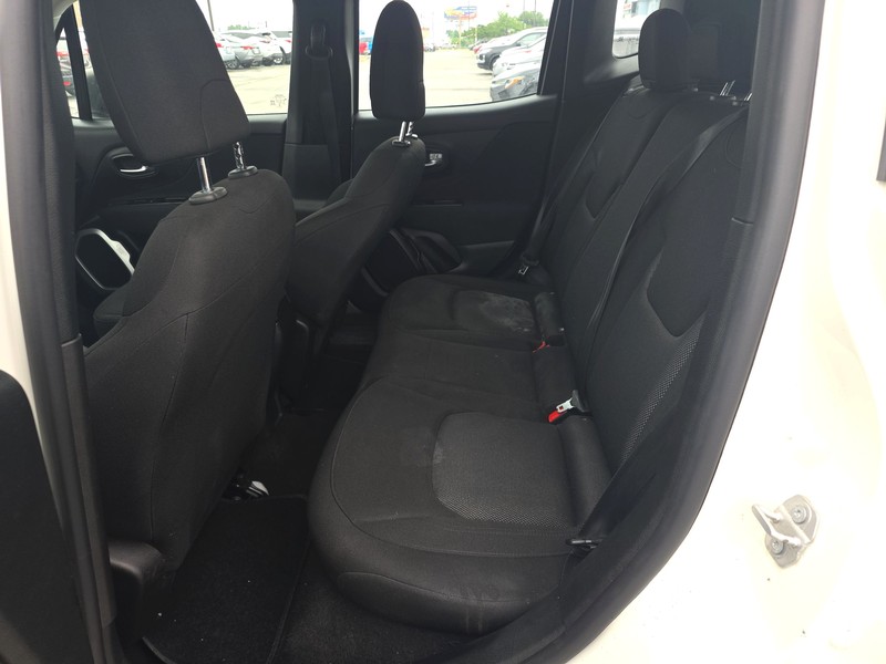 Jeep Renegade Vehicle Full-screen Gallery Image 10