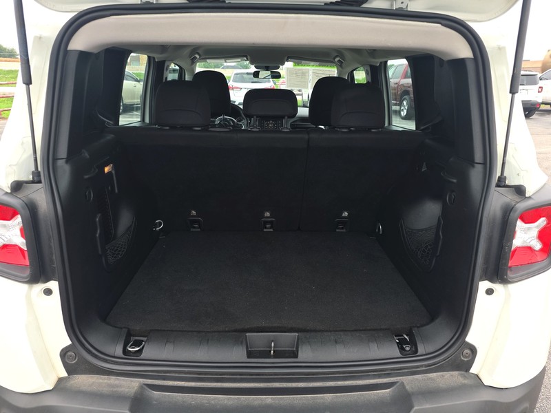 Jeep Renegade Vehicle Full-screen Gallery Image 11