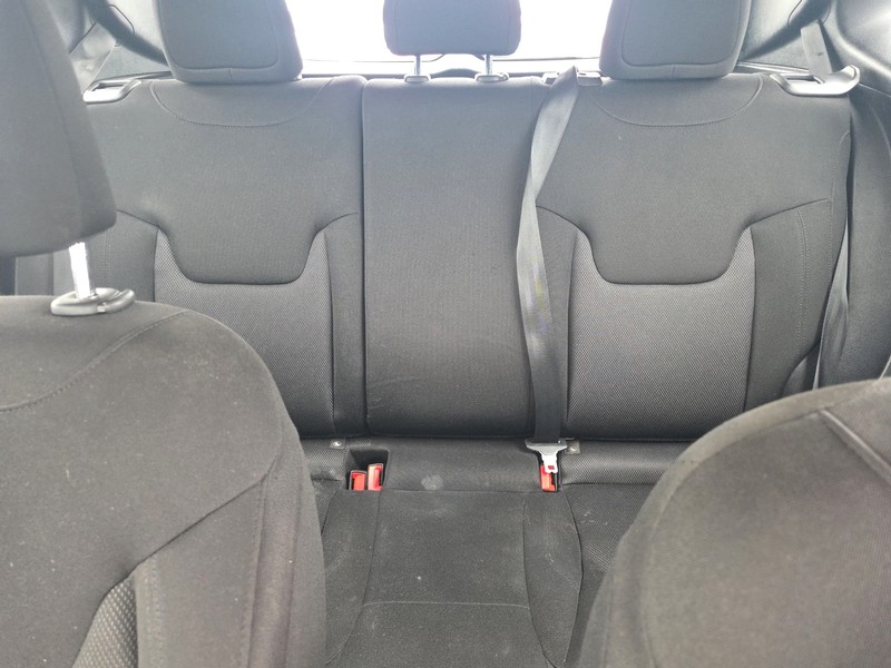 Jeep Renegade Vehicle Full-screen Gallery Image 13