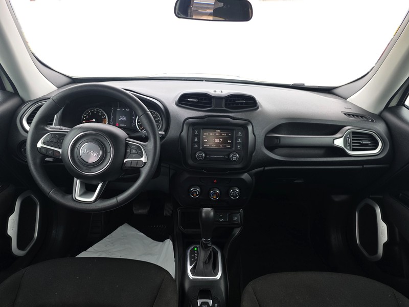 Jeep Renegade Vehicle Full-screen Gallery Image 16