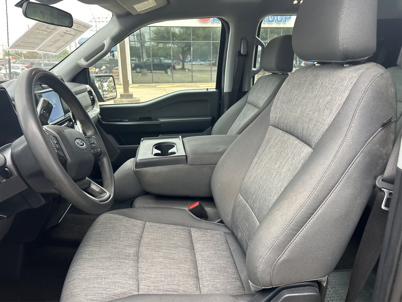 Ford F-150 Vehicle Full-screen Gallery Image 09