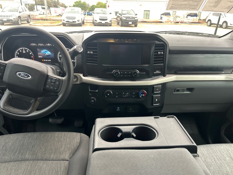 Ford F-150 Vehicle Full-screen Gallery Image 12