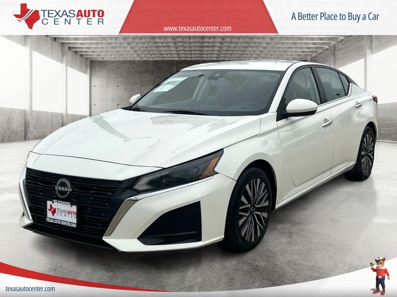 Nissan Altima Vehicle Full-screen Gallery Image 02