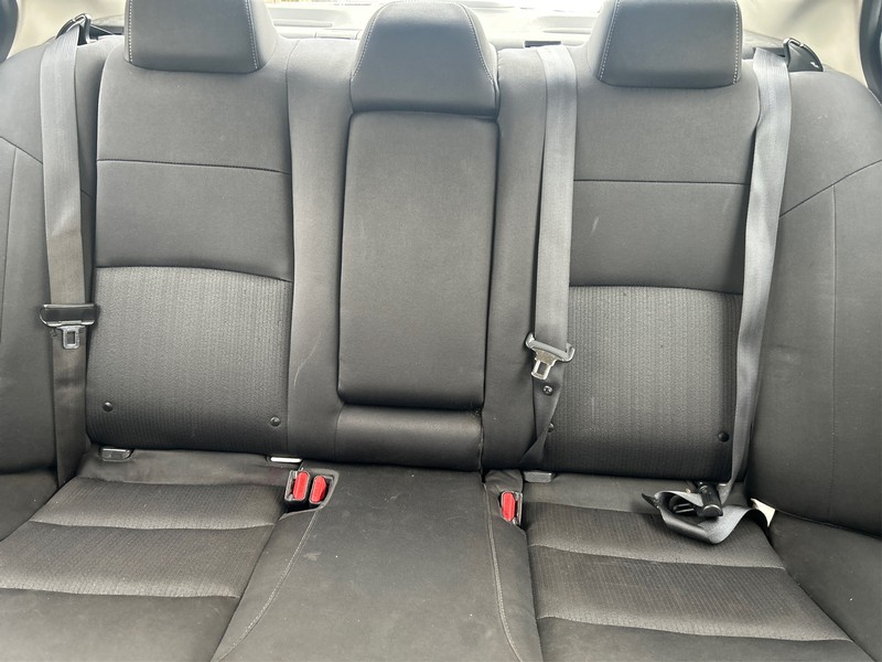 Nissan Altima Vehicle Full-screen Gallery Image 13