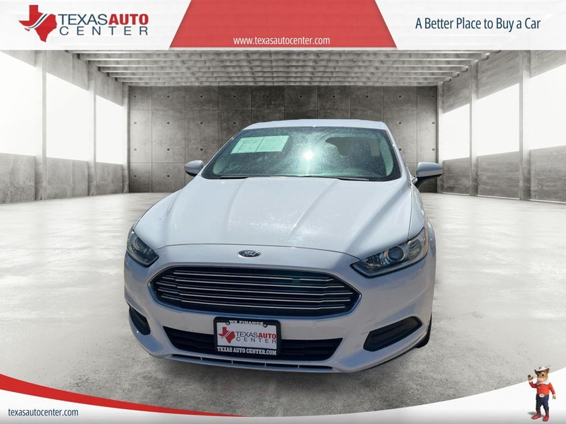 Ford Fusion Vehicle Full-screen Gallery Image 03