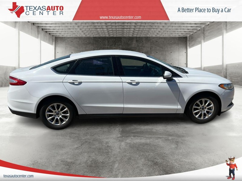 Ford Fusion Vehicle Full-screen Gallery Image 04