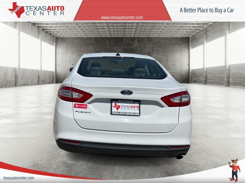 Ford Fusion Vehicle Full-screen Gallery Image 05