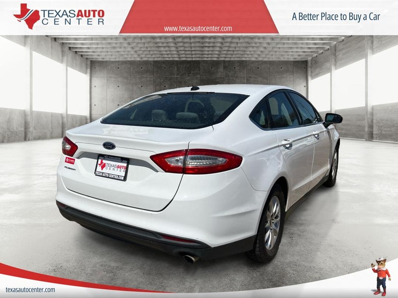 Ford Fusion Vehicle Full-screen Gallery Image 06