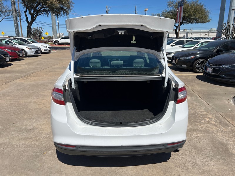 Ford Fusion Vehicle Full-screen Gallery Image 10