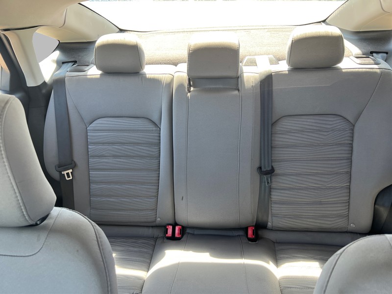 Ford Fusion Vehicle Full-screen Gallery Image 12