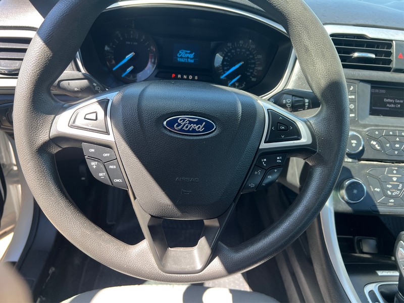 Ford Fusion Vehicle Full-screen Gallery Image 13