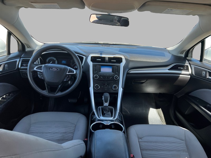 Ford Fusion Vehicle Full-screen Gallery Image 14