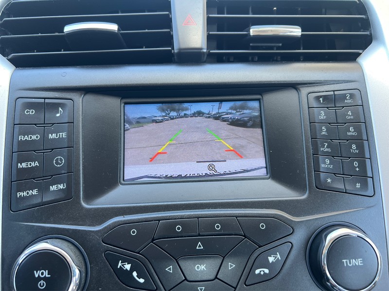 Ford Fusion Vehicle Full-screen Gallery Image 16