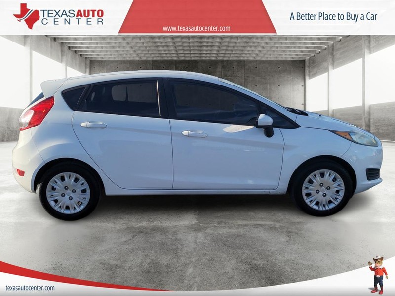 Ford Fiesta Hatchback Vehicle Full-screen Gallery Image 04