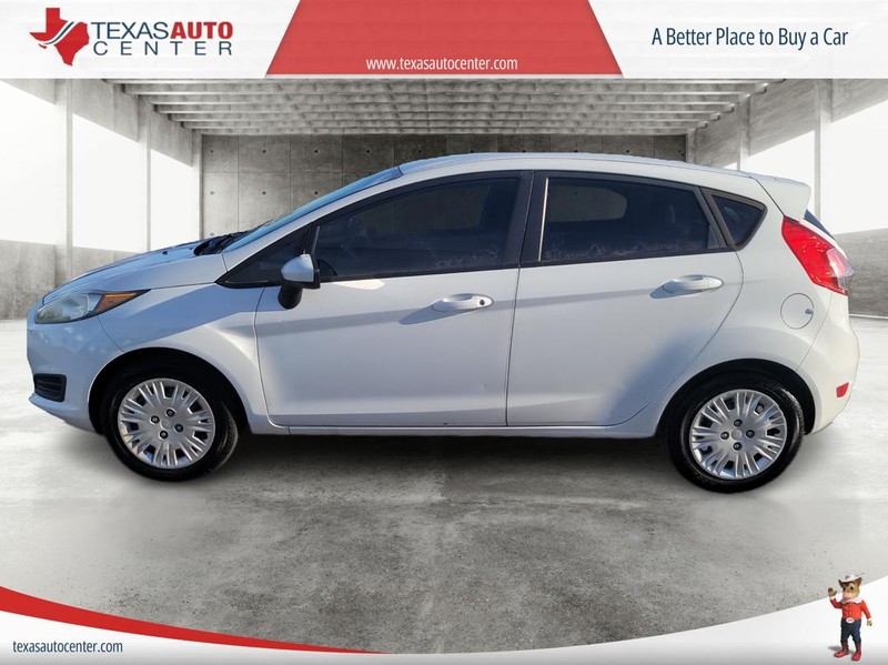 Ford Fiesta Hatchback Vehicle Full-screen Gallery Image 05