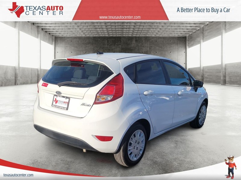 Ford Fiesta Hatchback Vehicle Full-screen Gallery Image 07