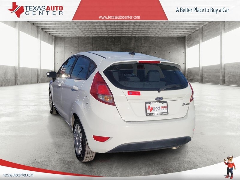 Ford Fiesta Hatchback Vehicle Full-screen Gallery Image 08