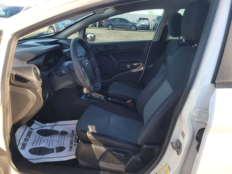 Ford Fiesta Hatchback Vehicle Full-screen Gallery Image 09