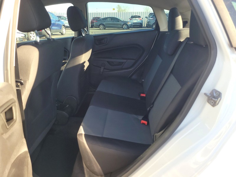 Ford Fiesta Hatchback Vehicle Full-screen Gallery Image 10