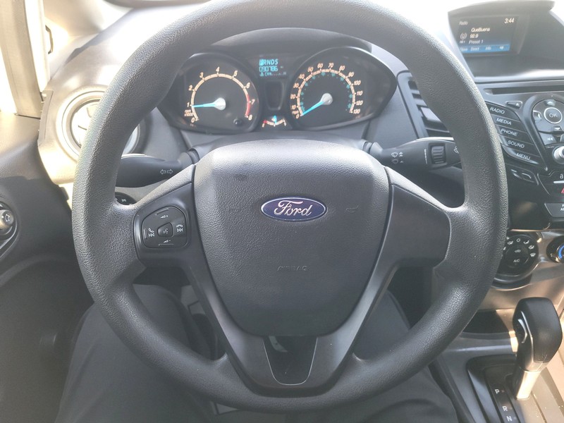 Ford Fiesta Hatchback Vehicle Full-screen Gallery Image 14