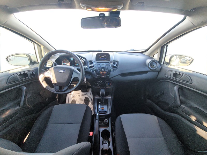 Ford Fiesta Hatchback Vehicle Full-screen Gallery Image 15