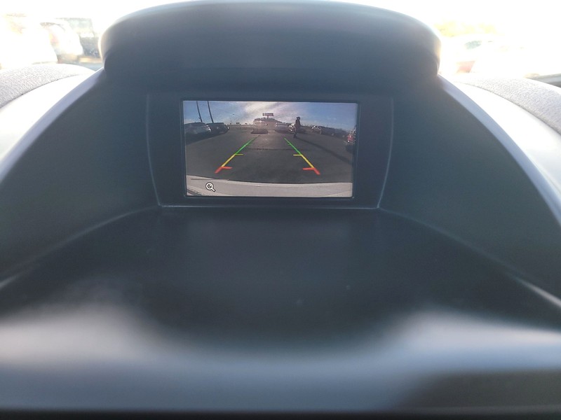 Ford Fiesta Hatchback Vehicle Full-screen Gallery Image 17