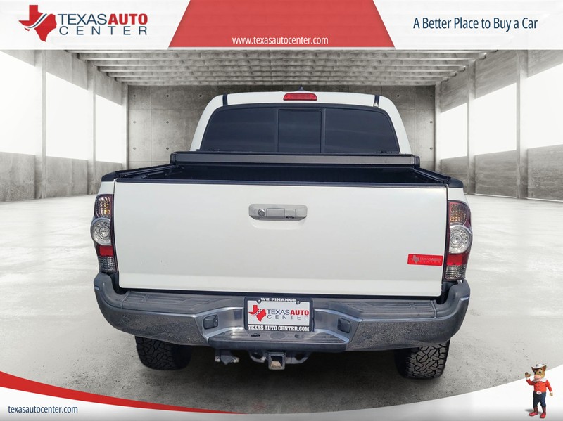 Toyota Tacoma Vehicle Full-screen Gallery Image 06