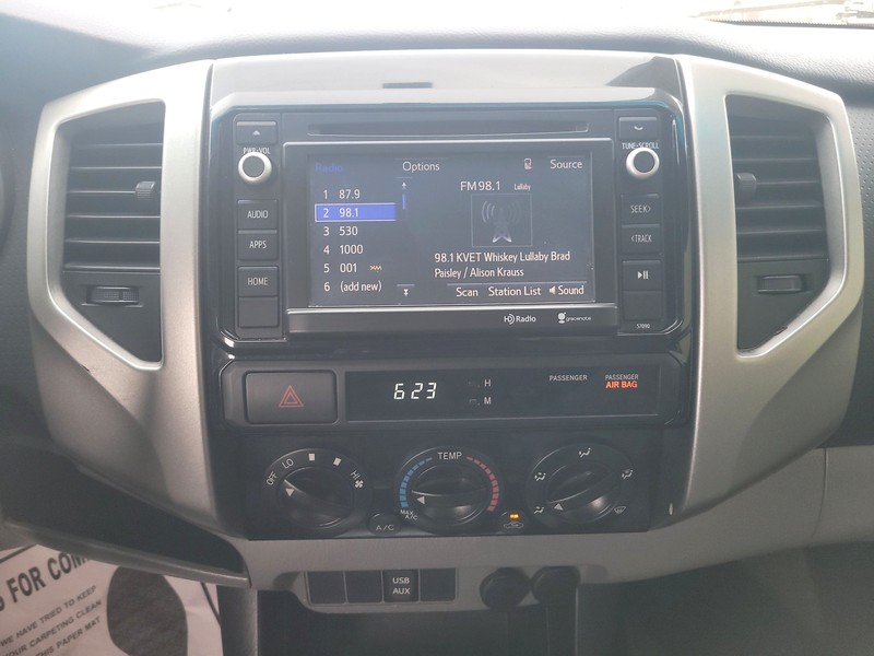 Toyota Tacoma Vehicle Full-screen Gallery Image 11