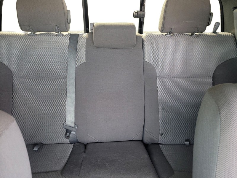 Toyota Tacoma Vehicle Full-screen Gallery Image 12