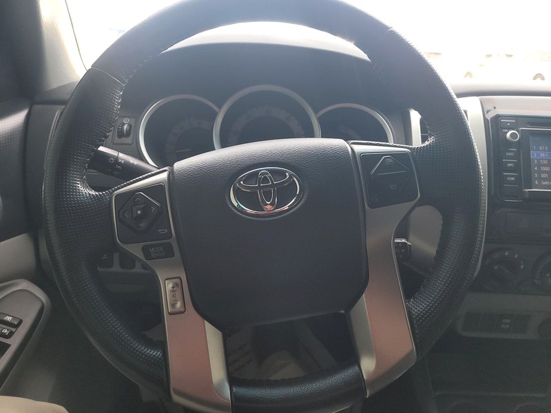 Toyota Tacoma Vehicle Full-screen Gallery Image 13