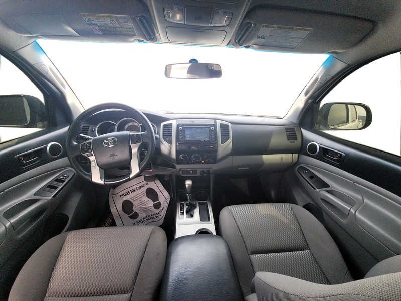 Toyota Tacoma Vehicle Full-screen Gallery Image 14