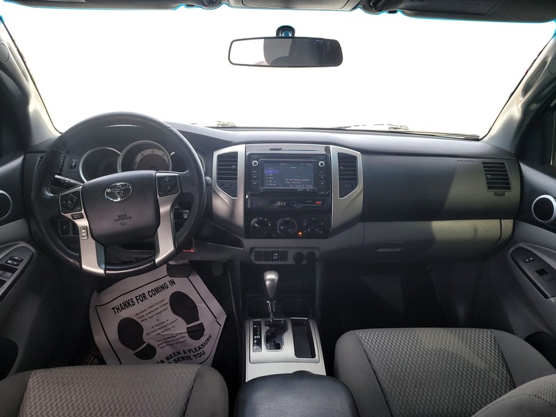 Toyota Tacoma Vehicle Full-screen Gallery Image 15