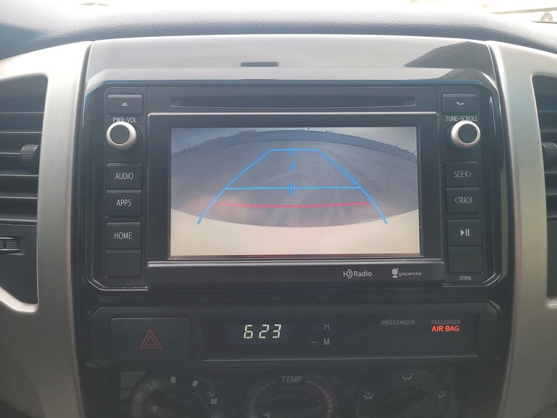 Toyota Tacoma Vehicle Full-screen Gallery Image 16