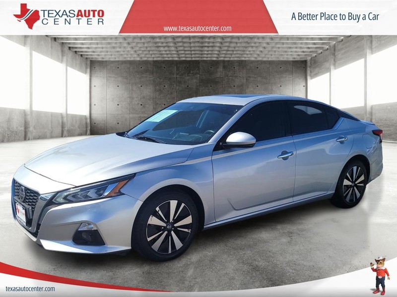 Nissan Altima Vehicle Full-screen Gallery Image 2