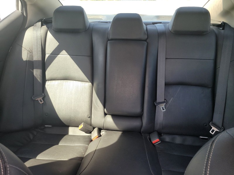 Nissan Altima Vehicle Full-screen Gallery Image 12