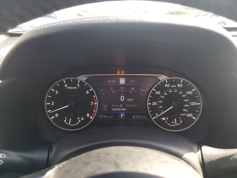 Nissan Altima Vehicle Full-screen Gallery Image 13