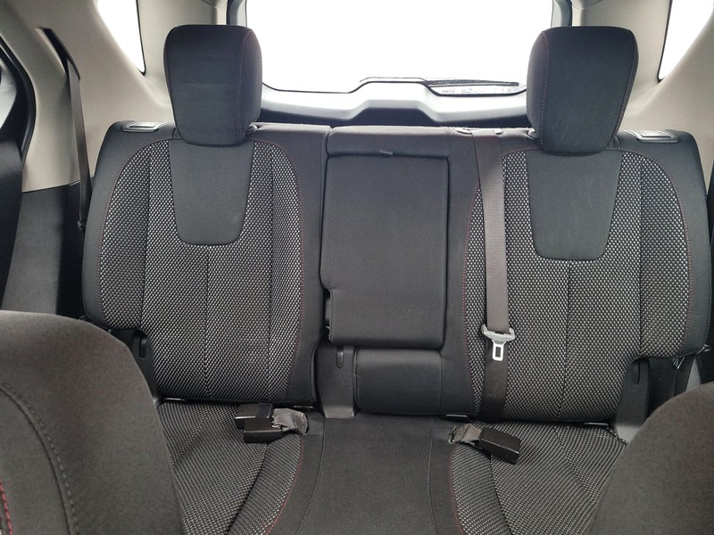 Chevrolet Equinox Vehicle Full-screen Gallery Image 13