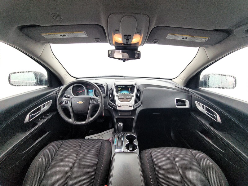 Chevrolet Equinox Vehicle Full-screen Gallery Image 15