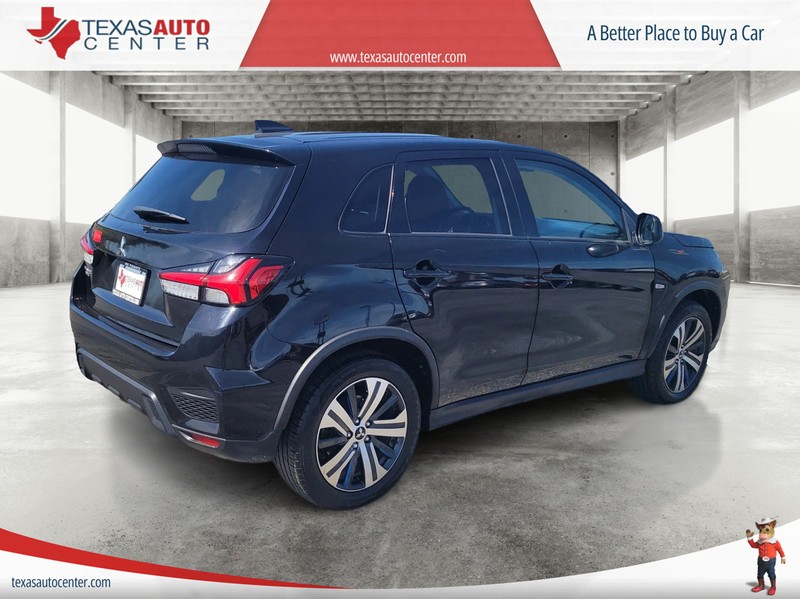 Mitsubishi Outlander Sport Vehicle Full-screen Gallery Image 07
