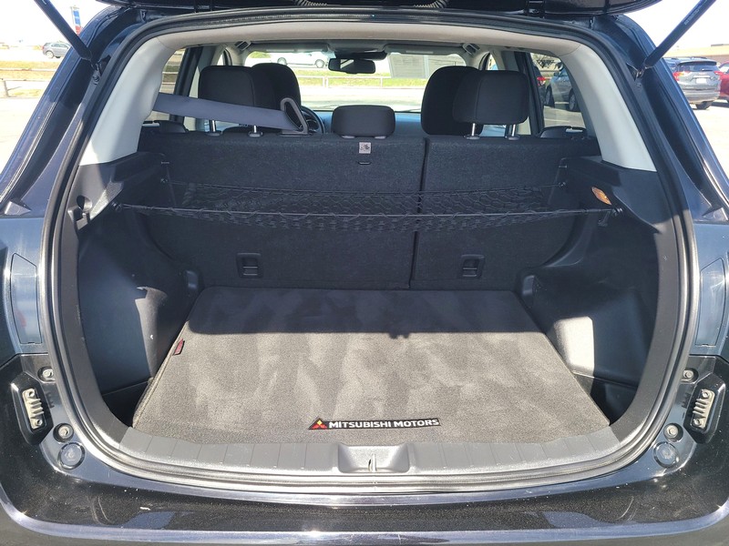 Mitsubishi Outlander Sport Vehicle Full-screen Gallery Image 11