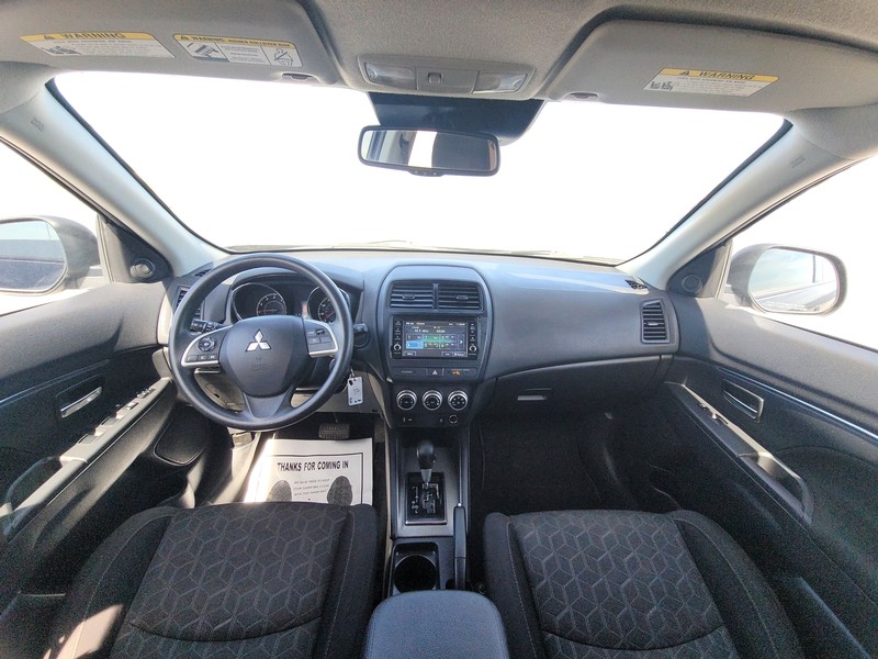 Mitsubishi Outlander Sport Vehicle Full-screen Gallery Image 15