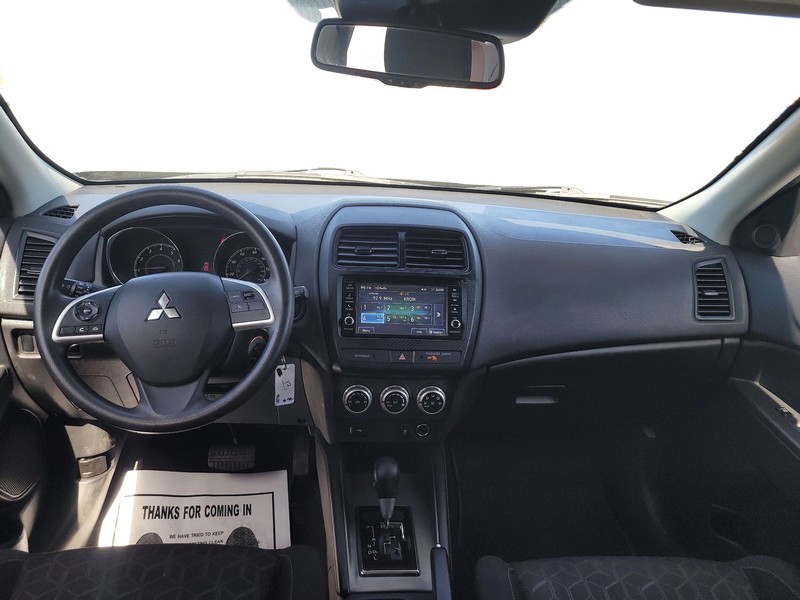 Mitsubishi Outlander Sport Vehicle Full-screen Gallery Image 16