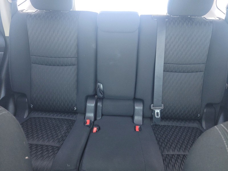 Nissan Rogue Vehicle Full-screen Gallery Image 13