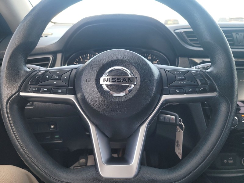 Nissan Rogue Vehicle Full-screen Gallery Image 14