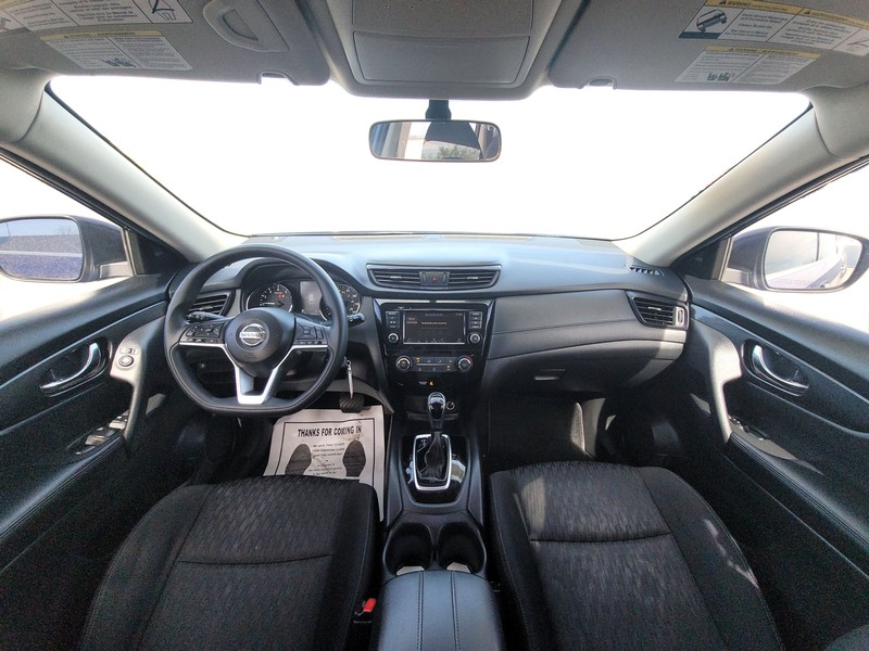 Nissan Rogue Vehicle Full-screen Gallery Image 15