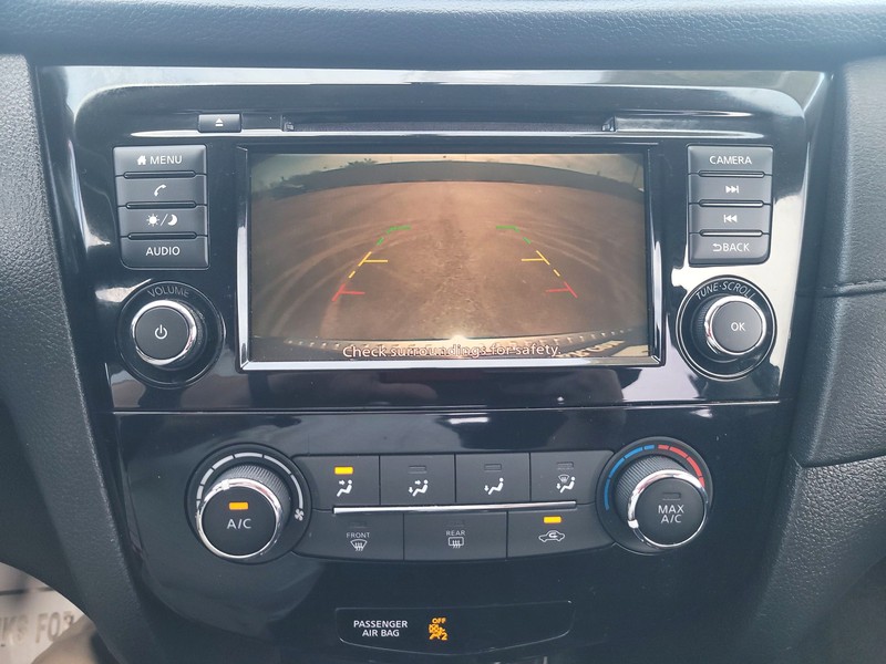 Nissan Rogue Vehicle Full-screen Gallery Image 17