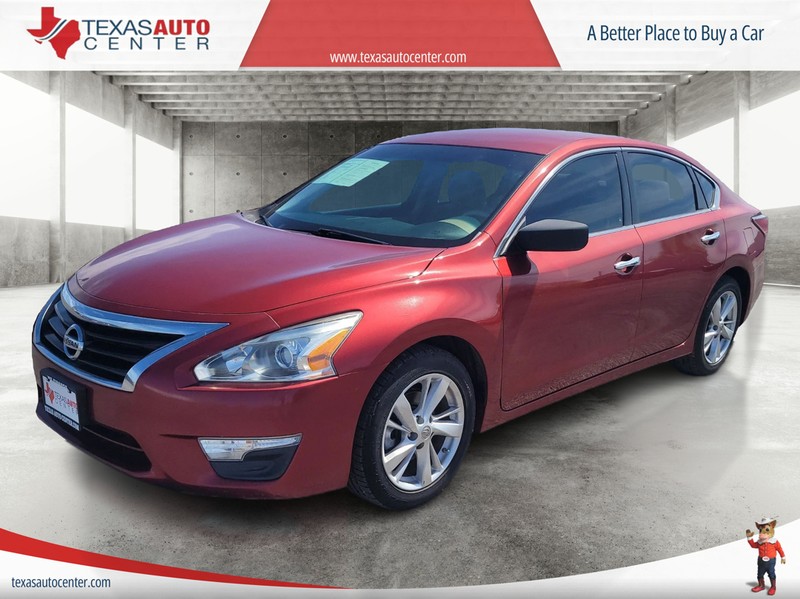 Nissan Altima Vehicle Full-screen Gallery Image 2